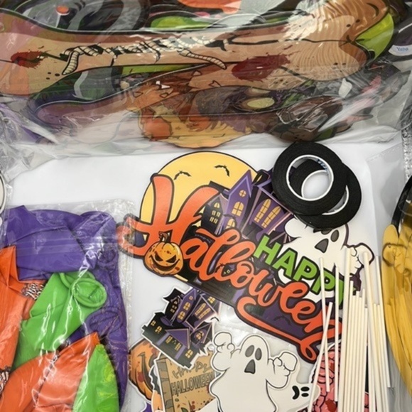 The Haunting Shadows: Spooktacular Halloween‎ Backdrop & Party Kit - Picture 2 of 10